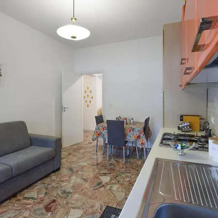 1 Bedroom Stunning In * 레조디칼라브리아