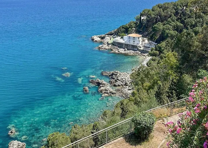 1 Bedroom Stunning In Reggio di Calabria